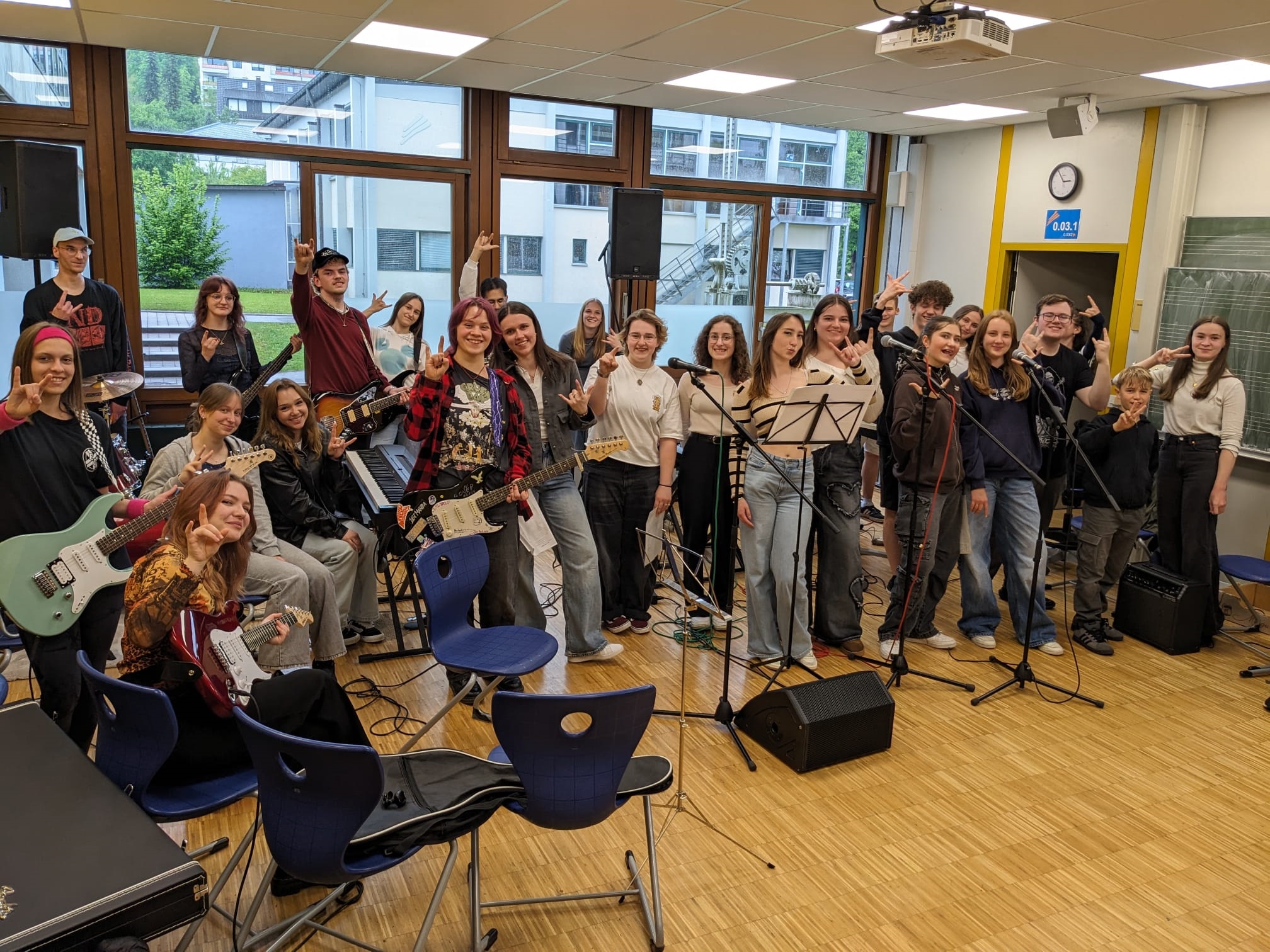 Gruppenbild  der Schulbank Taking Back Monday